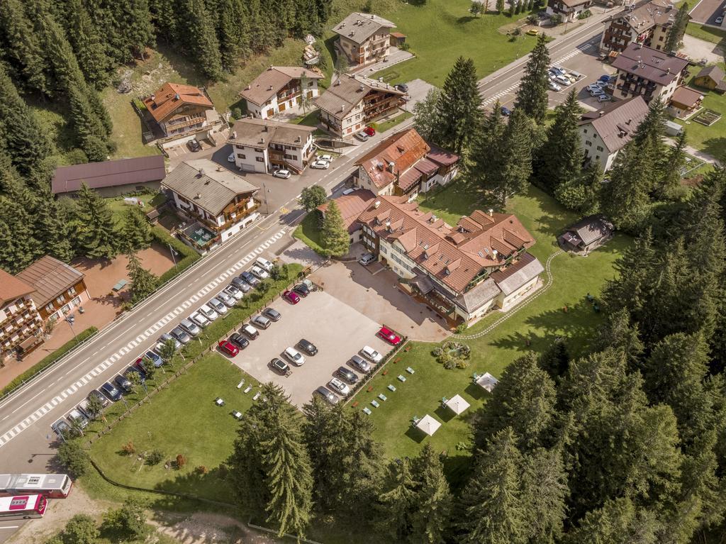 Hotel Villa Rosella Park & Wellness Canazei Exterior photo
